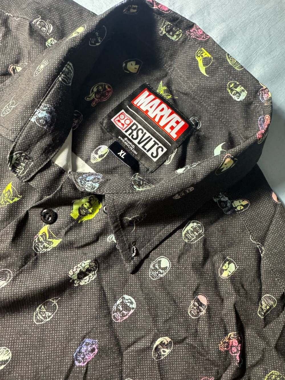 Rsvlts Marvel Faces of Marvel Size XL Short Sleeve Shirt